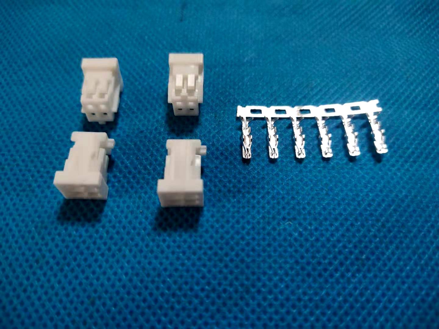 XHD雙排膠殼連接器 XHD雙排膠殼連接器