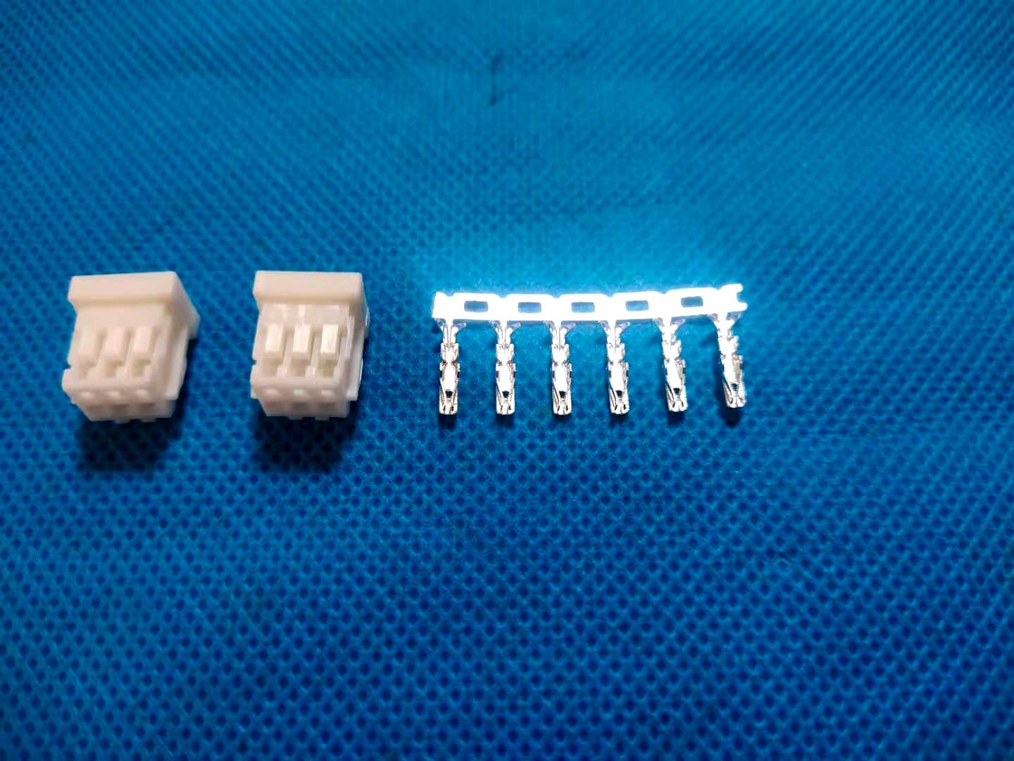 雙排膠殼連接器 雙排膠殼連接器