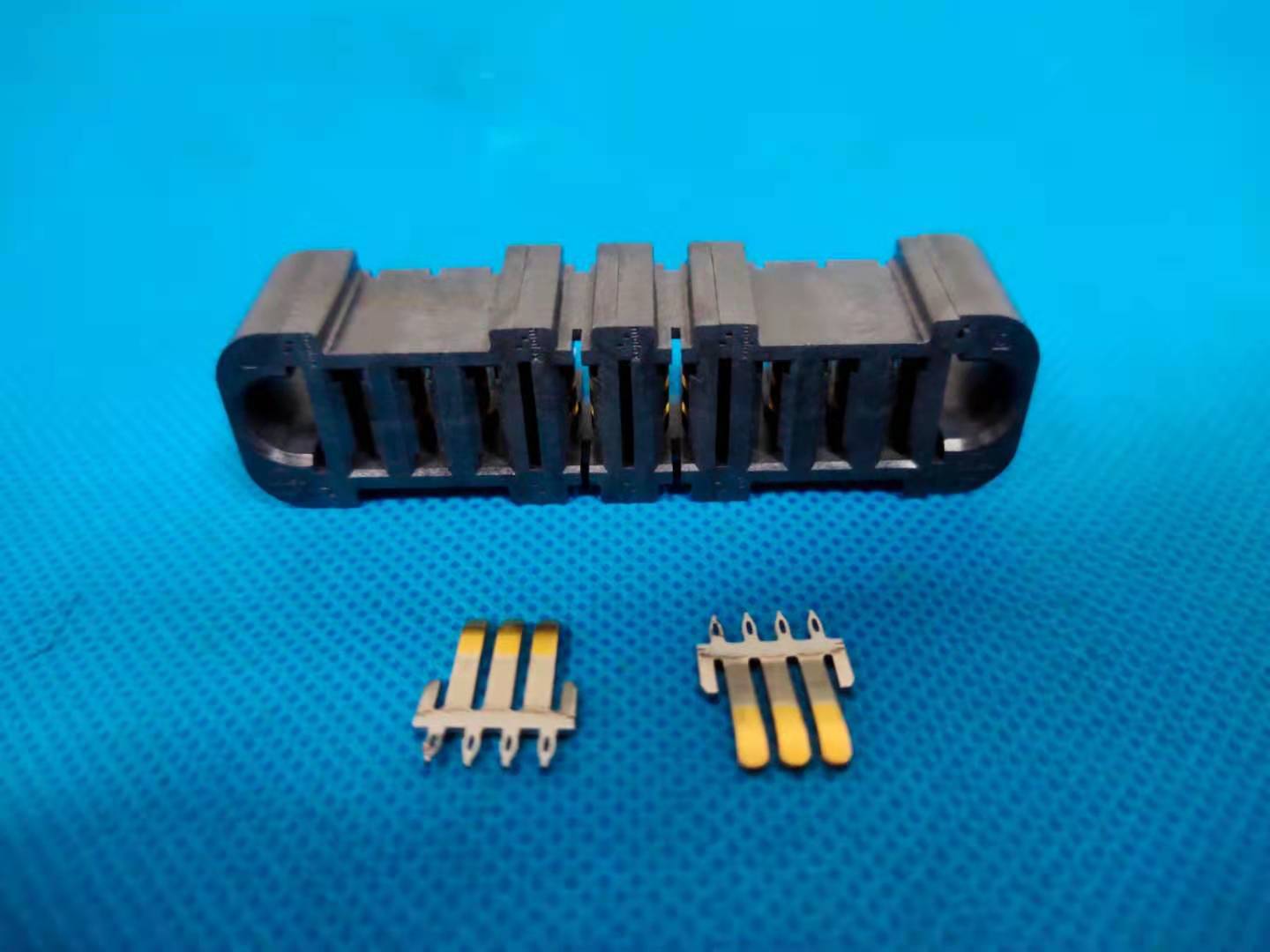 電子連接器 電子連接器