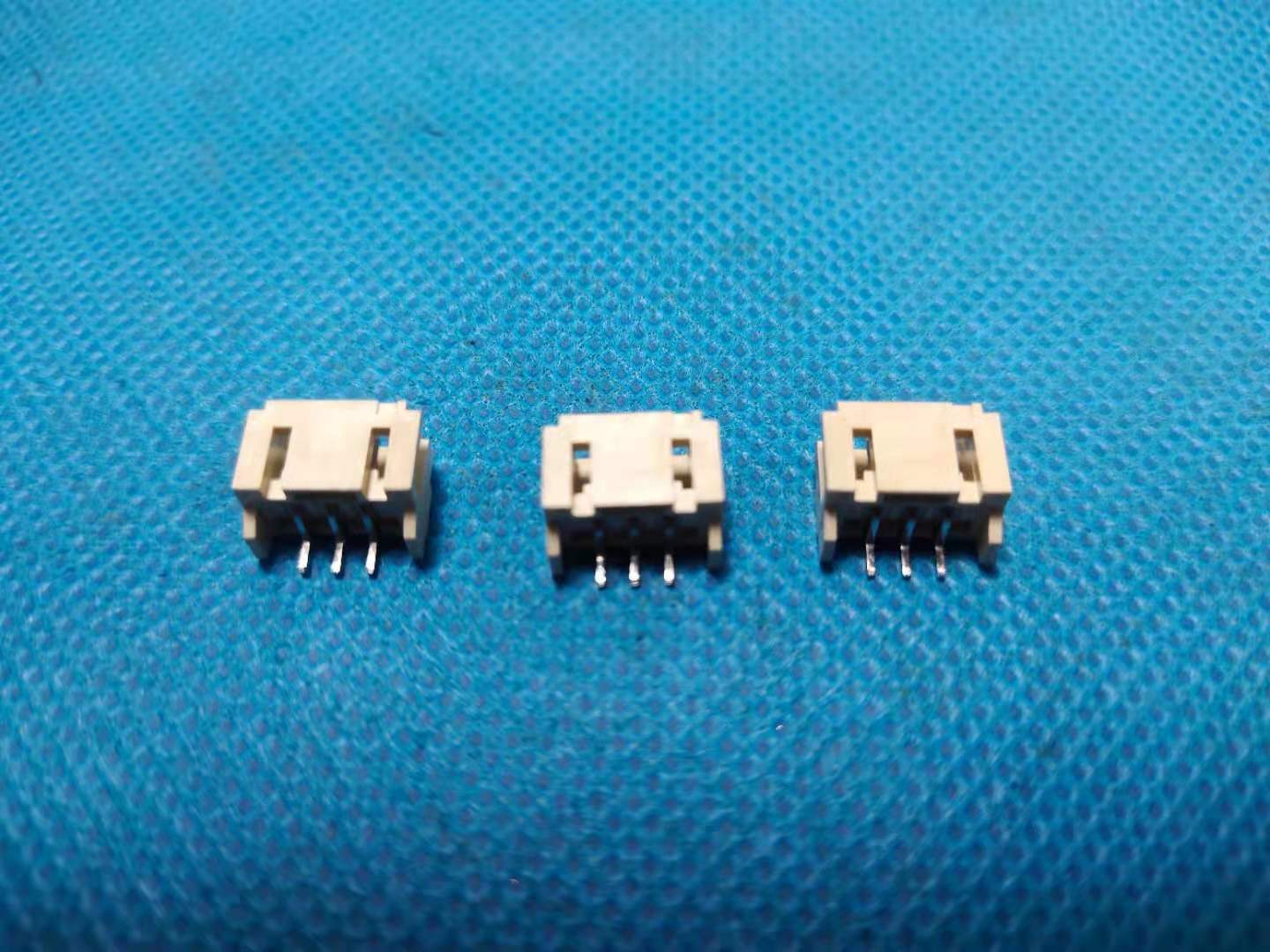 過灼熱絲針座連接器 過灼熱絲針座連接器